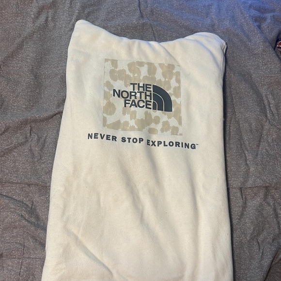 North face hoodie - Picture 2 of 4